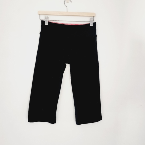 Lululemon Black with Red Space Waistband Groove Crop Straight Leg Pants - Picture 5 of 6